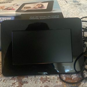 Samsung Digital Frame - Brand new with box
